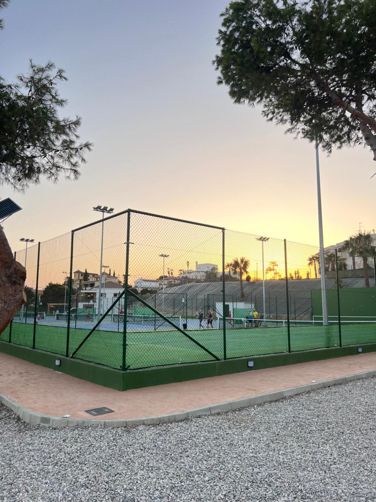 Piso Con Ac, Piscina Y Pista De Padel Y Tenis En Агилас Экстерьер фото